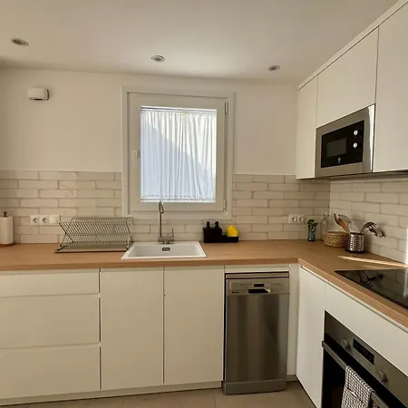 Apartment Sunnypalms - Beachfront Penthouse With Stunning Sea View